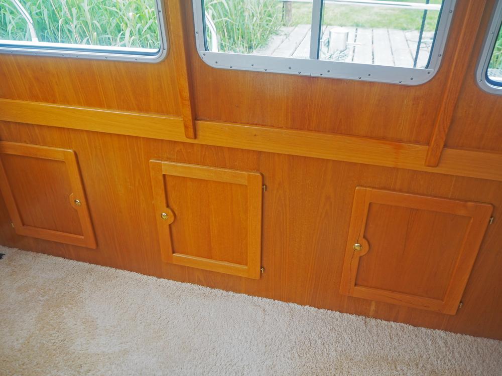 Saloon, Accommodation